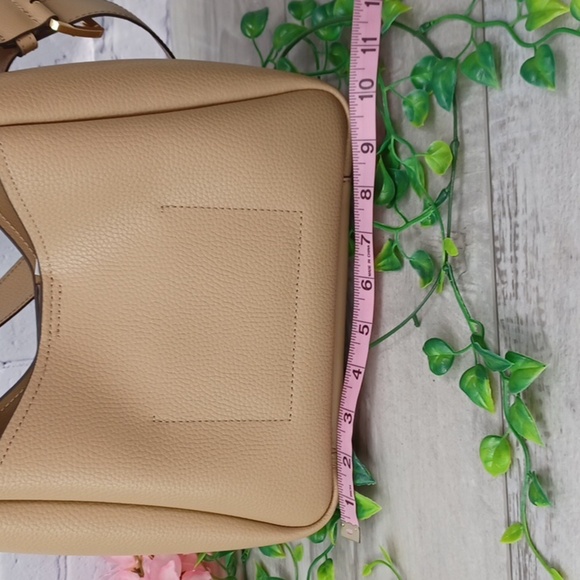 Michael Kors Burch Medium Messenger NWT - Picture 6 of 11